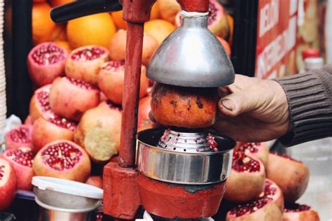 Is it safe to eat street food in Istanbul?