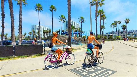 Is it safe to walk from Santa Monica to Venice Beach?