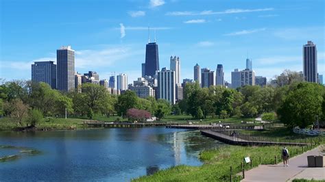 Is Lincoln Park in Chicago bigger than Central Park?