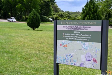 Is parking free at National Arboretum?