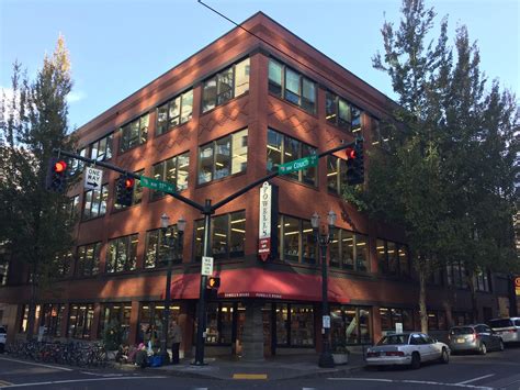 Is Powell’s the biggest bookstore in the world?