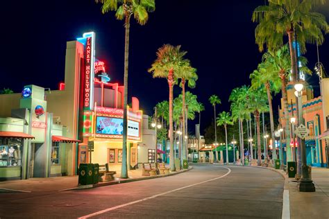 Is Sunset Boulevard safe to walk at night?