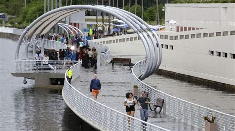 Is the Riverwalk open container?