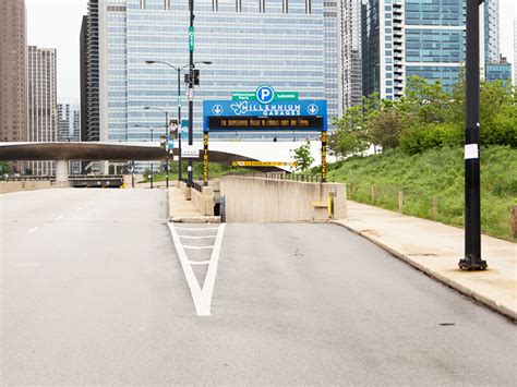 Is there free parking at Millennium Park?