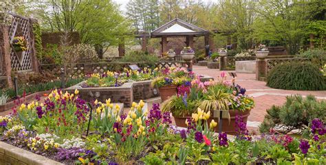 What are the summer hours for the Chicago Botanic Garden’s?