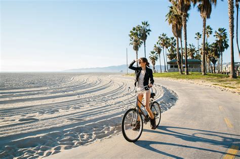 What beach in L.A. has rides?