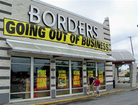 What Big Bookstore Went Out Of Business?