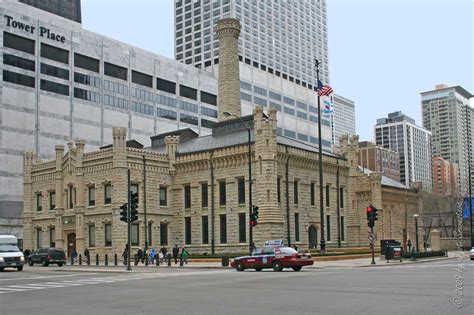 What buildings survived the Chicago Fire?