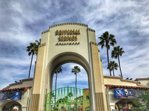 What day is better to go to Universal Studios Hollywood?