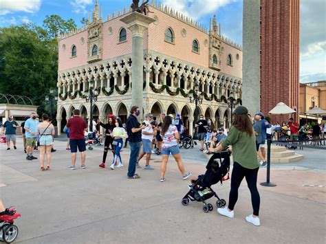 What day of the week is EPCOT least busy?