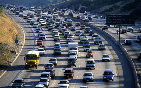 What days are less traffic in Los Angeles?