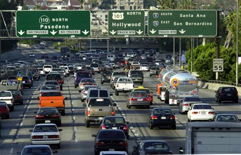 What days have less traffic in Los Angeles?