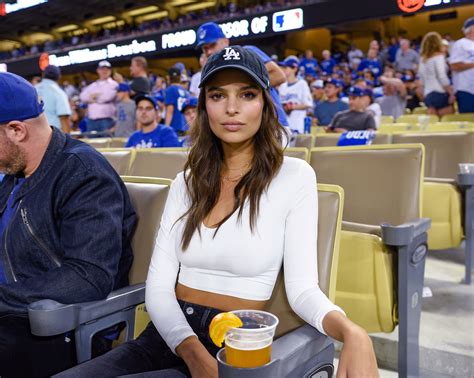 What do you wear to a Dodgers game?