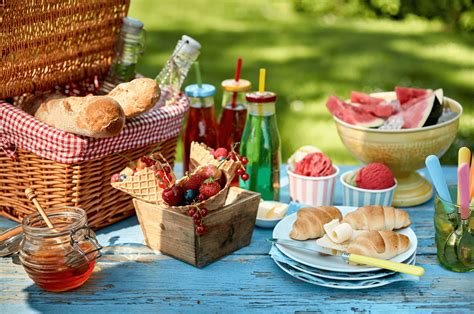 What Hour Is Best For A Picnic?