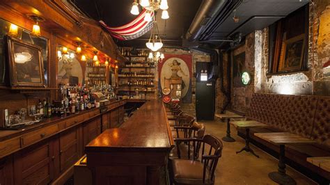 What is Chicago's oldest speakeasy?