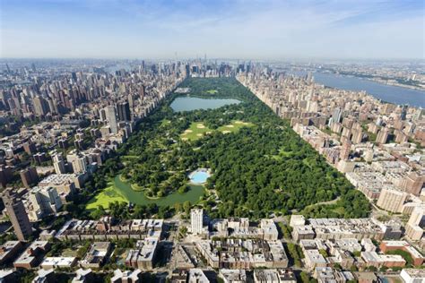 What is in the middle of Central Park?