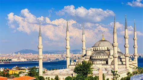 What is Istanbul best known for?