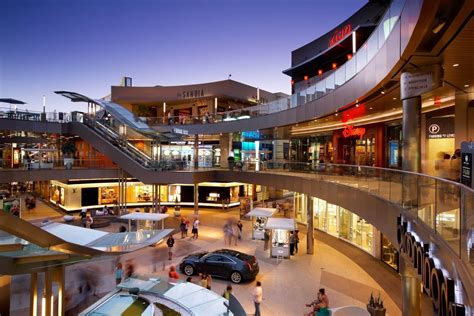 What is LA most famous mall?