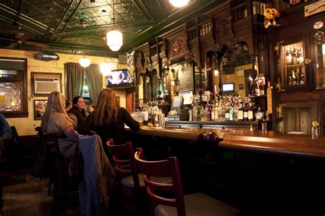 What is one of the oldest bars in NYC?