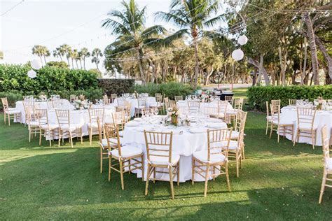 What is the best time of year for an outdoor wedding in Florida?