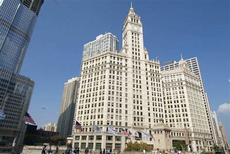 What is the big famous building in Chicago?