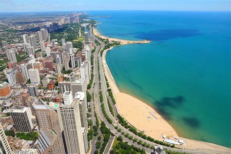 What is the biggest beach in Chicago?