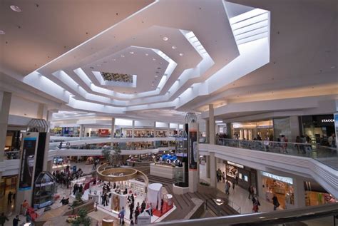 What Is The Biggest Shopping Mall In Chicago?