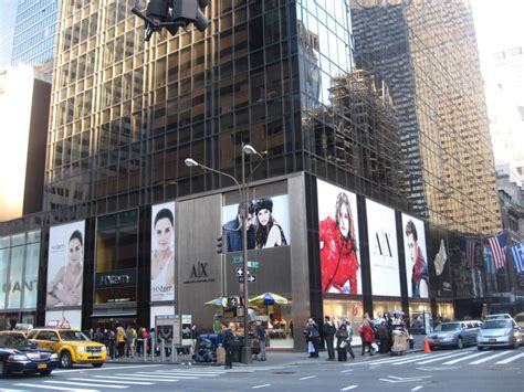 What is the biggest shopping street in New York?