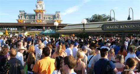 What is the busiest day at Magic Kingdom?