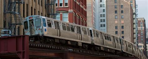 What is the difference between Metra and CTA in Chicago?