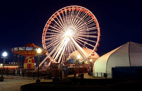 What is the difference between the Old and New Navy Pier Ferris wheel?