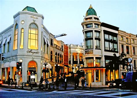 What is the fancy shopping street in LA?