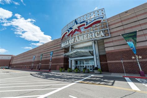 What is the largest shopping complex in the US?