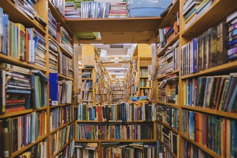 What is the largest used book store in the US?