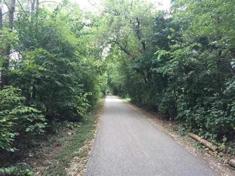 What is the longest trail in Illinois?