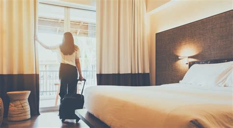 What is the safest floor to stay in a hotel?