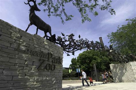 What makes Lincoln Park Zoo special?