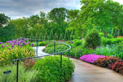 What month is best to visit a botanical garden?