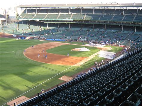 What seats to avoid at Wrigley Field?