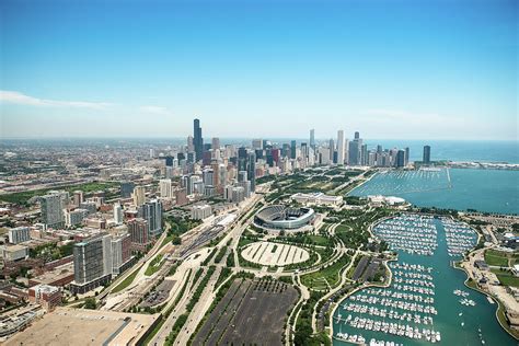 What suburbs of Chicago are on Lake Michigan?