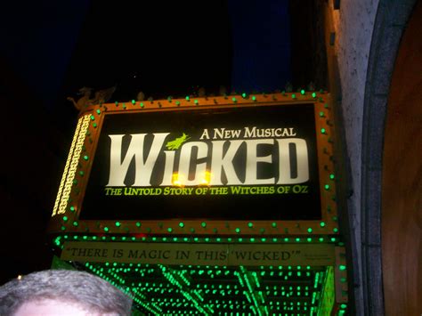 What theater did Wicked play in Chicago?