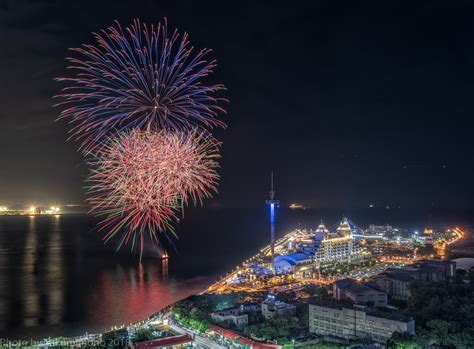 What time are the fireworks on Fisherman's Wharf?