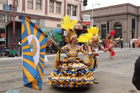 What Time Does Carnival Start San Francisco?