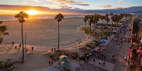 What time of the day is best to go to Venice Beach?