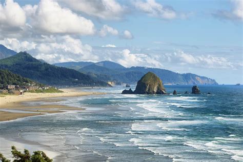 What’s better Seaside or Cannon Beach?