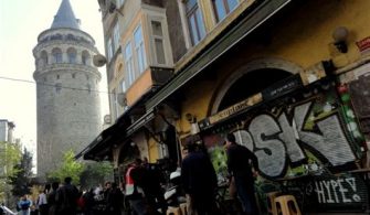 Where do the rich hang out in Istanbul?