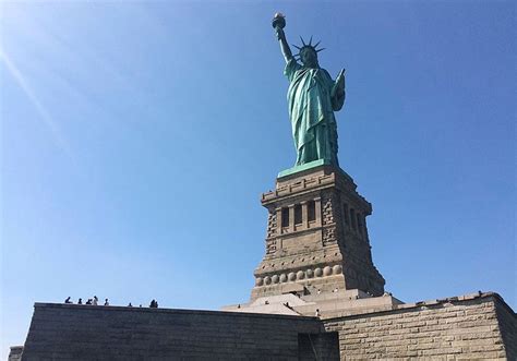 Where do you park when visiting the Statue of Liberty?