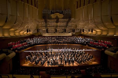 Where Does The San Francisco Symphony Perform?