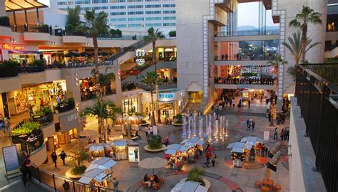 Where Is The Most Popular Shopping Area In California?