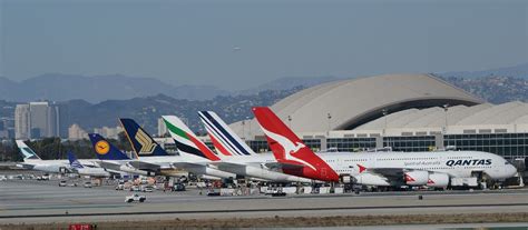 Which airlines use the Tom Bradley terminal?